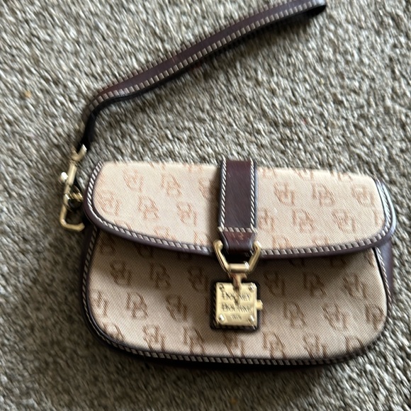 Dooney & Bourke Handbags - Vintage Dooney & Bourke wristlet wallet with turn key lock